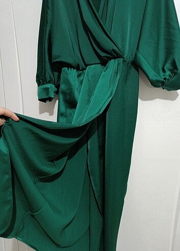 l Beden yeşil Renk Zümrüt yeşili yırtmaçlı elbise