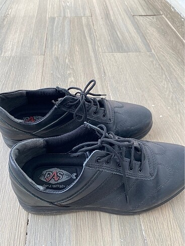 37,5 Beden Siyah spor ayakkabı
