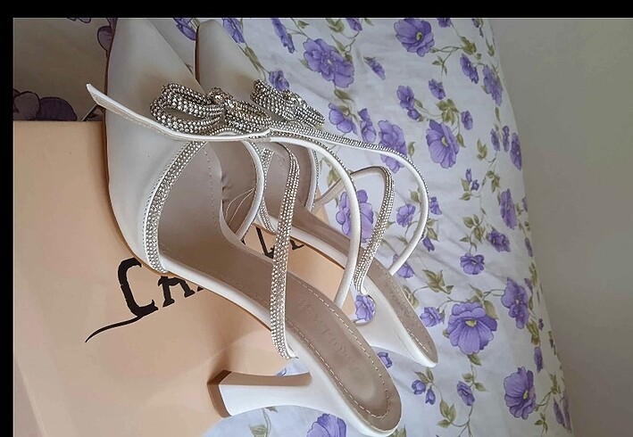 Zara Bilekten Sarma Fiyonklu Beyaz Ayakkabı Saten