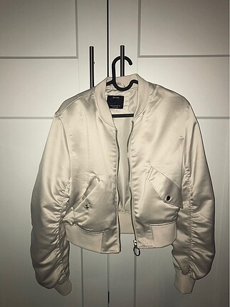 BERSHKA saten krem rengi ceket