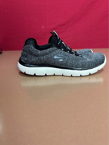 39,5 Beden Skechers spor ayakkabı