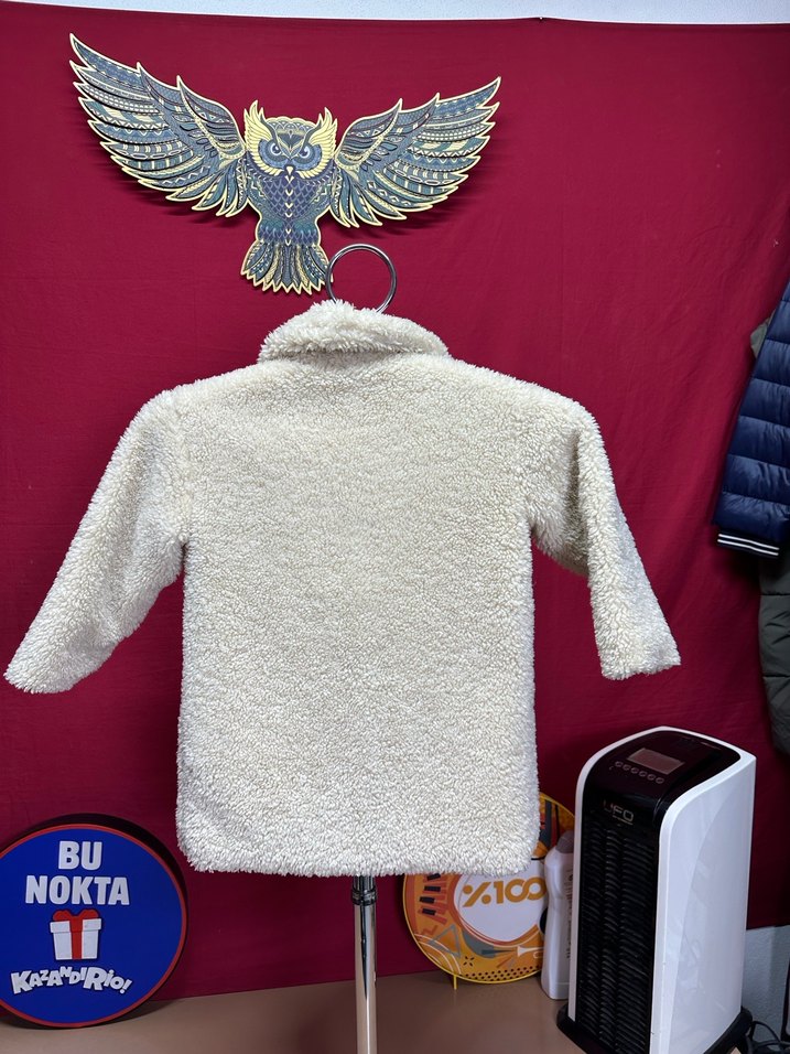 Kız Çocuk Beyaz Kürklü Ceket - Görsel 3