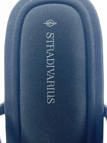 41 Beden siyah Renk Stradivarius Sandalet %70 İndirimli.