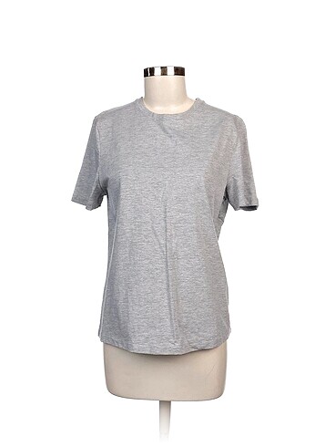 Zara T-shirt %70 İndirimli.