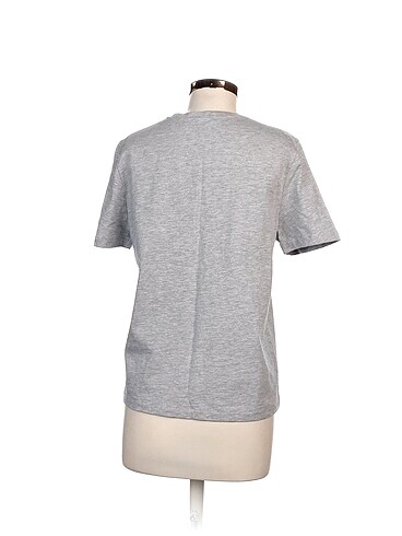 l Beden Zara T-shirt %70 İndirimli.