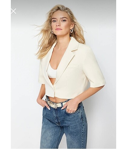 Trendyol & Milla crop kısa kol blazer ceket