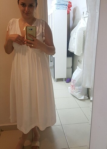 Beyaz midi elbise