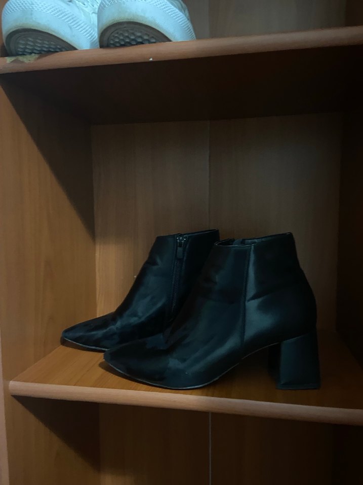 Kadın Siyah Deri Topuklu Bot - Görsel 2