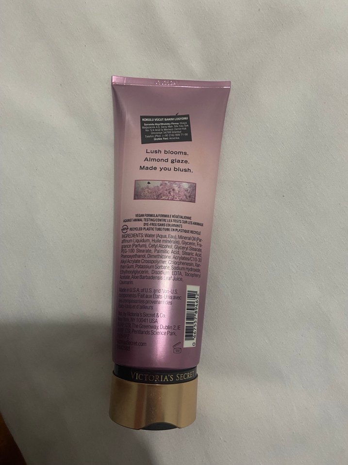 Victoria's Secret Velvet Petals Vücut Losyonu 236 ml - Görsel 2