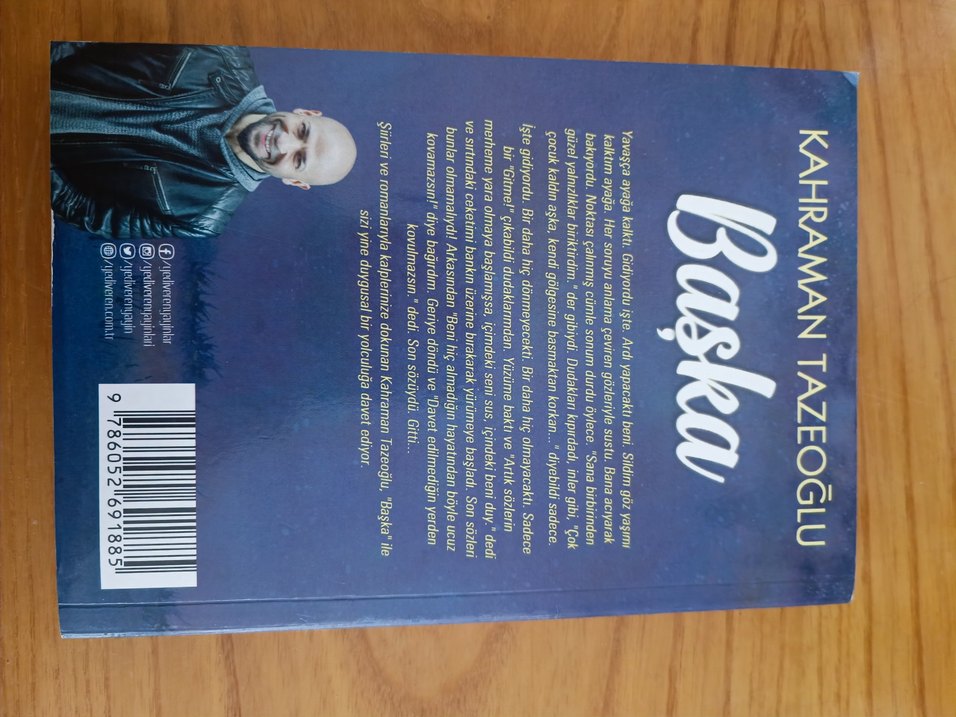 Başka - Kahraman Tazeoğlu Şiir Kitabı - Görsel 2