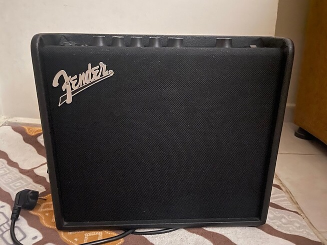 Fender Mustang Lt25 Elektro Gitar Amfi