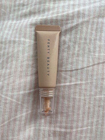 Fenty Beauty Bright FiX Eye Brightener kapatıcı concealer
