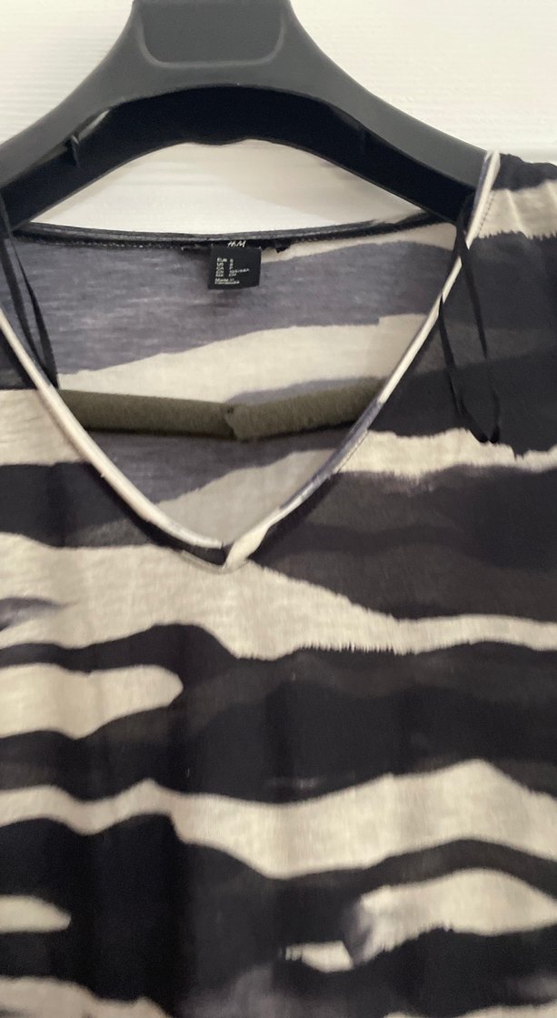 V Yaka Zebra Desenli Salaş Hamile Tunik - Görsel 4