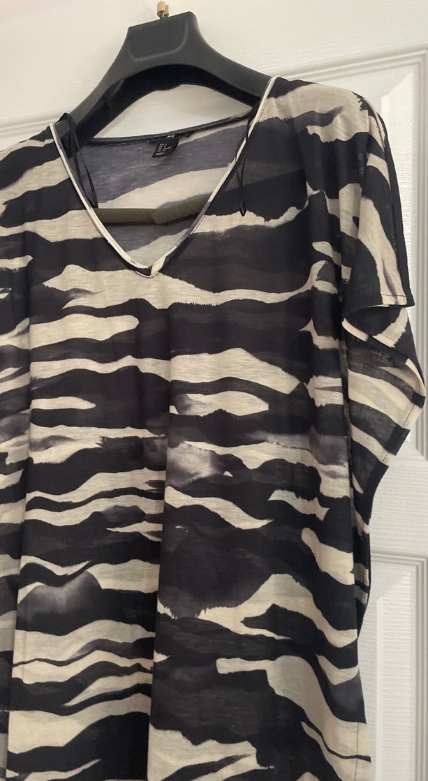 V Yaka Zebra Desenli Salaş Hamile Tunik - Görsel 2