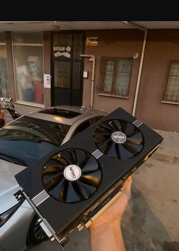 Siyah Nitro Ekran Kartı