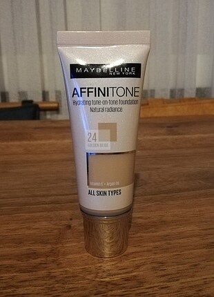 Maybelline Affinitone Fondöten