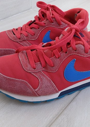 Kırmızı nıke runner