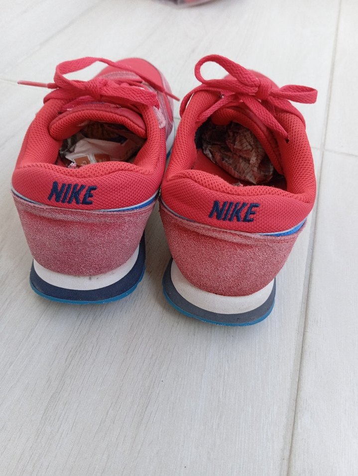 Kırmızı nıke runner - Görsel 3