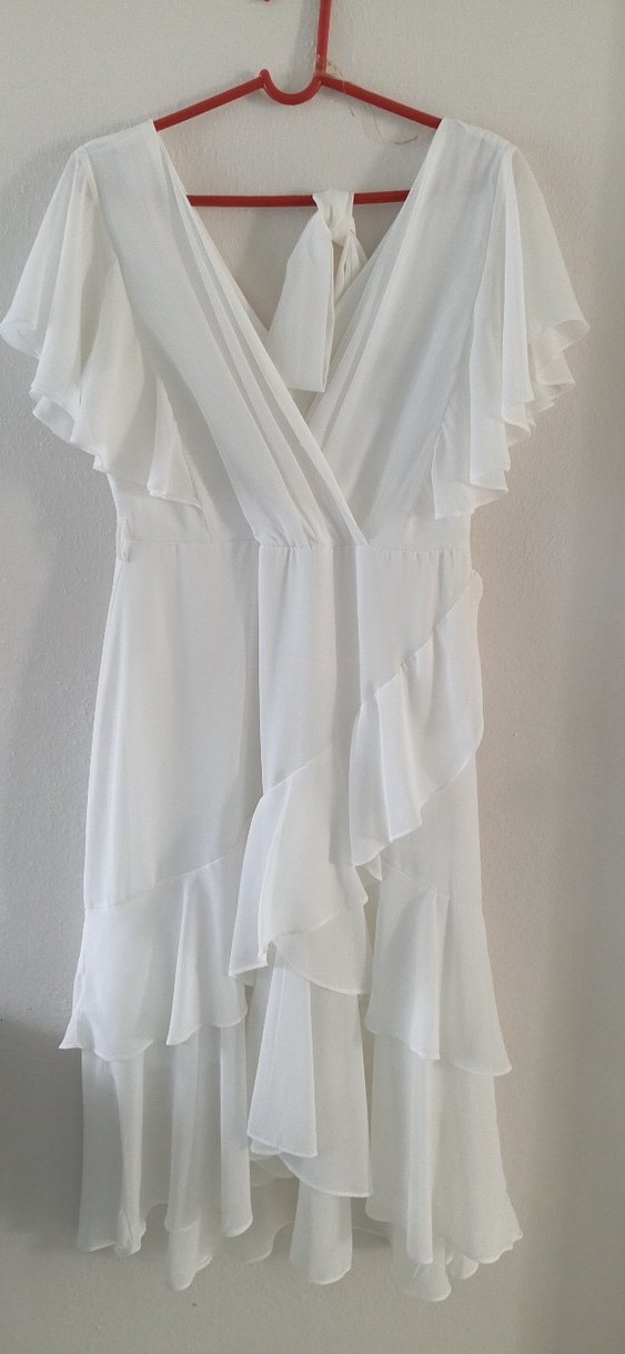 Kruvaze yaka   etek ve kol kısmı volenli beyaz elbise - Görsel 2