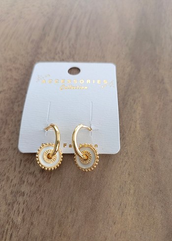 Altın Renkli Boncuklu Mini Bohem Küpeler