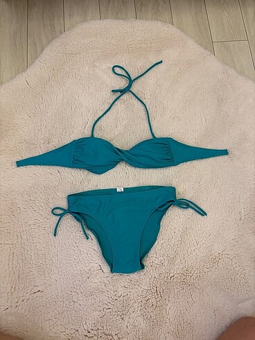 Yeşil bikini