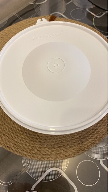 Tupperware Tupperware 1.9 lila sıkı kapak kap