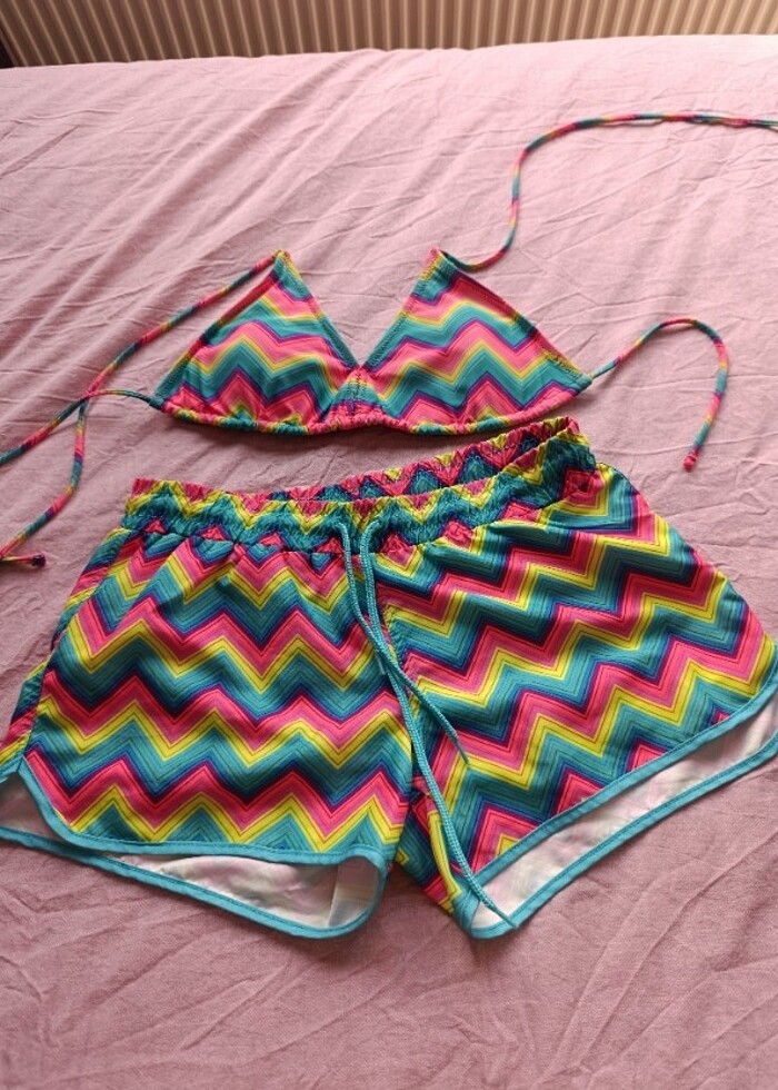 Şortlu bikini takımı - Görsel 3