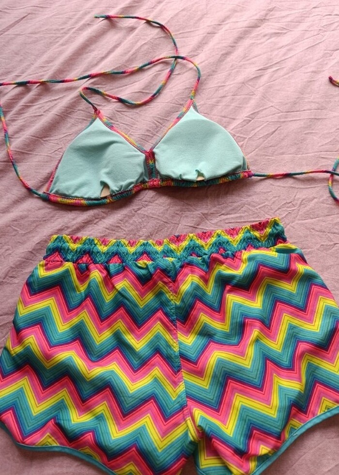 Şortlu bikini takımı - Görsel 4