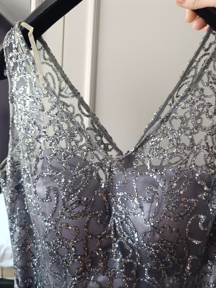 Gri Dantel Detaylı V Yakalı Midi Abiye Elbise - Görsel 3