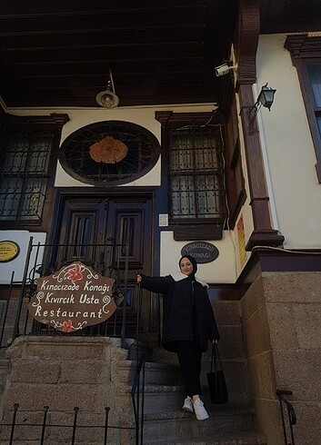 40 Beden siyah Renk Şişme mont