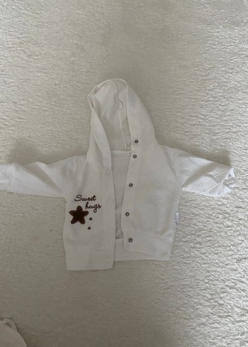 Kız Çocuk Beyaz Kapüşonlu Düğmeli Ceket