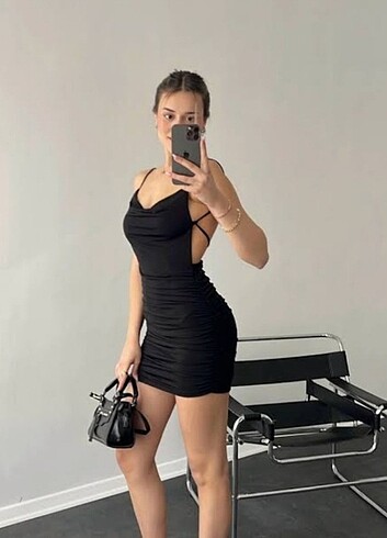 Siyah elbise 