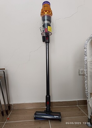 Dyson V15