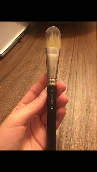 MAC Orijinal mac fondoten fırçası 190 numara