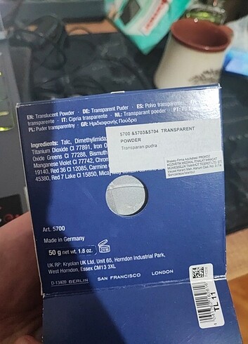 Kryolan makyaj ürünleri, 2 adet fondöten 1 adet pudra