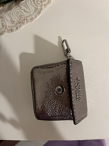 Beden Guess küçük çanta aksesuarı cüzdanı