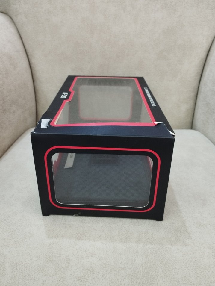 Die-Cast Model Araba Kutusu ve Stantı - Görsel 2