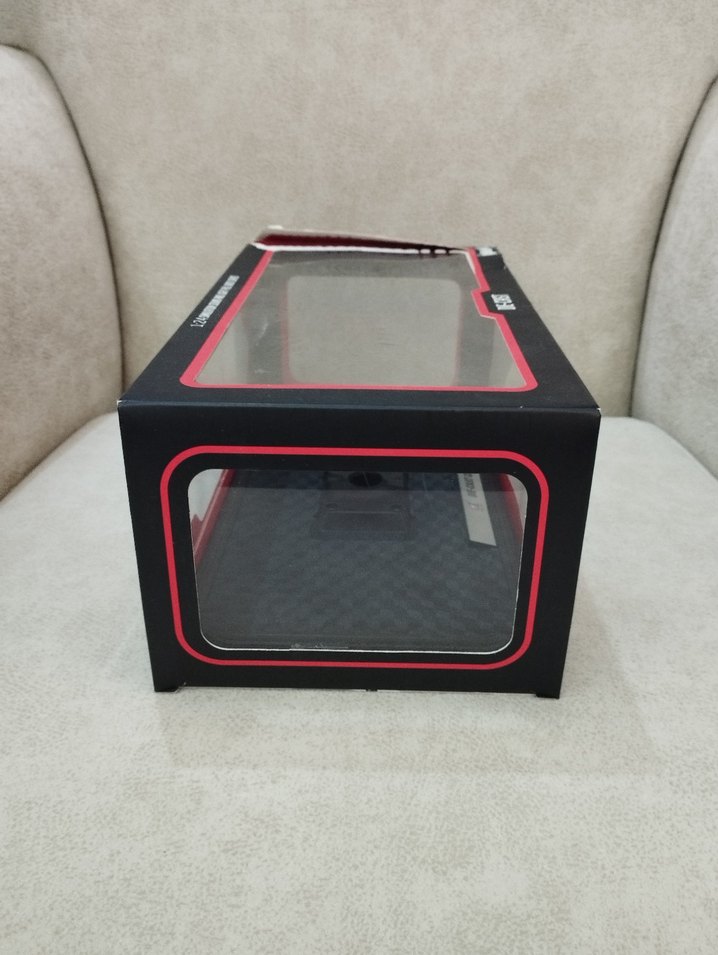 Die-Cast Model Araba Kutusu ve Stantı - Görsel 4