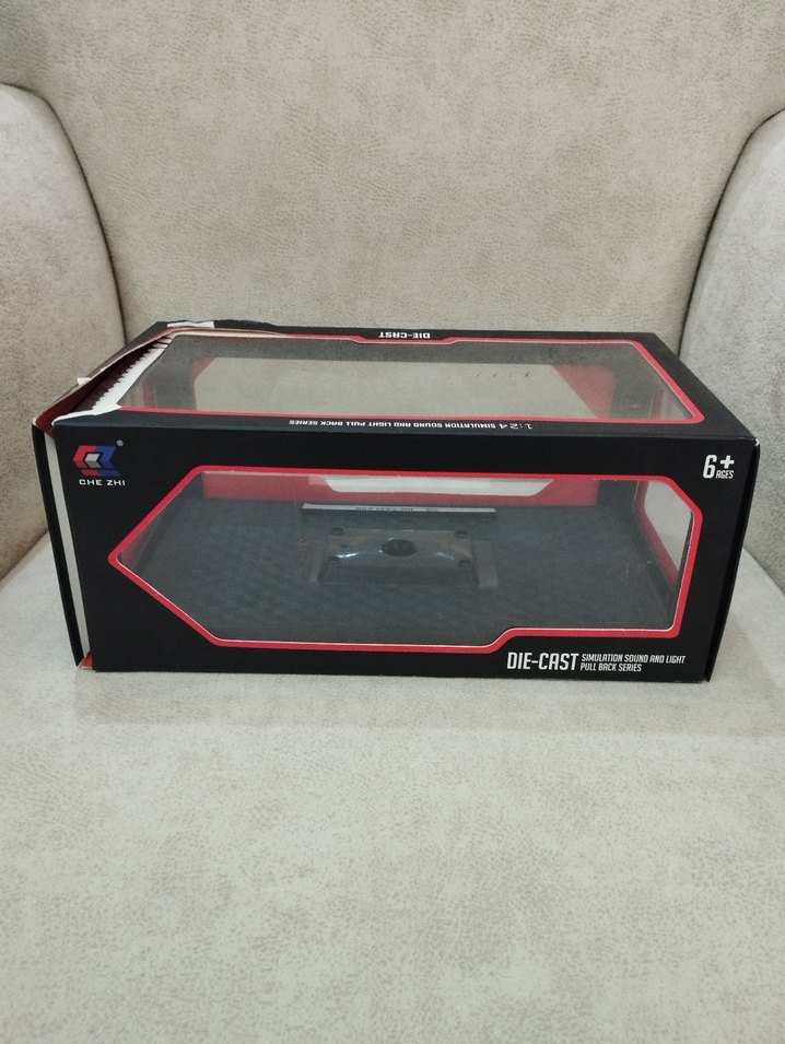 Die-Cast Model Araba Kutusu ve Stantı - Görsel 3