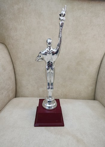 Yılın En İyi Sevgilisi Oscarı Heykel - Görsel 3