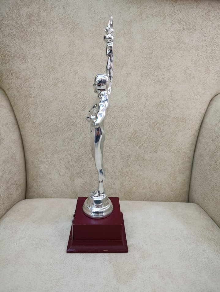 Yılın En İyi Sevgilisi Oscarı Heykel - Görsel 2