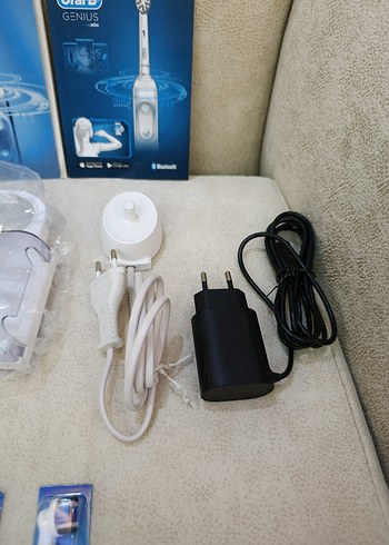 Oral-B Genius 10000N Siyah Şarjlı Diş Fırçası - Görsel 6