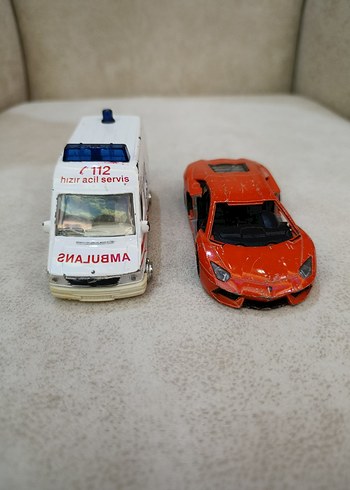 Lamborghini Aventador Ve Ambulans Oyuncak Araba