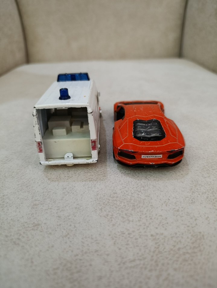 Lamborghini Aventador Ve Ambulans Oyuncak Araba - Görsel 3