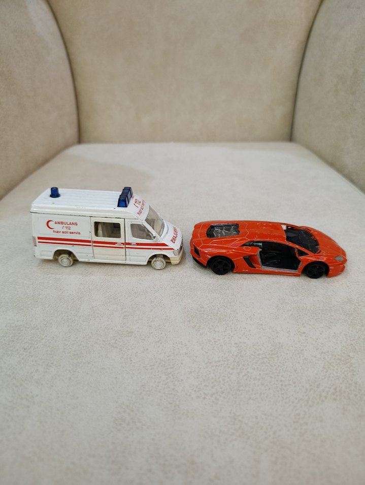 Lamborghini Aventador Ve Ambulans Oyuncak Araba - Görsel 4