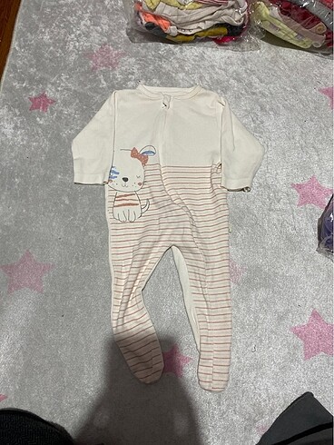 Kız bebek kıyafetleri