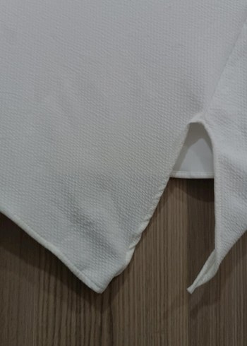 38 Beden Beyaz Yırtmaçlı Kol Likralı Bluz /crop