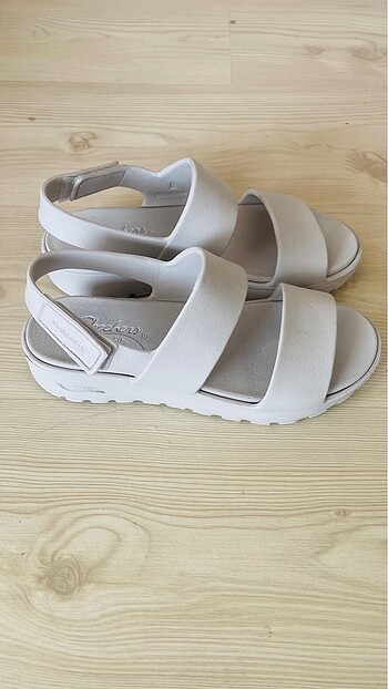 36 Beden beyaz Renk Skechers sandalet 36 numara