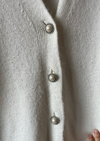 Düğmeli Beyaz Midi Kadın Hırka - Görsel 2