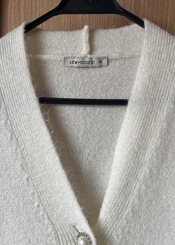 Düğmeli Beyaz Midi Kadın Hırka - Görsel 3